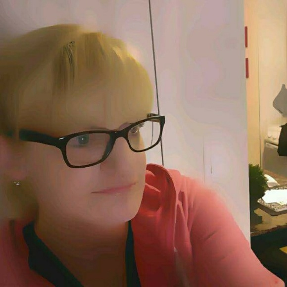 Meet your Posher, Vanessa - Picture 2 of 2